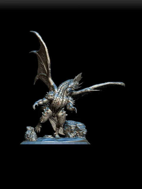 Detail View focusing on facial structure, scale pattern, and claw definition