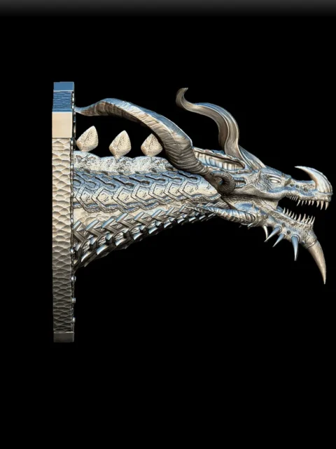 Right Profile showing horn curvature and defined tooth structure