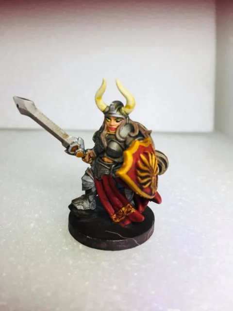 Alternative view of Dwana The Queen — Clan Oakentap Dwarf Miniature