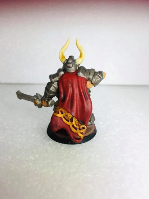 Alternative view of Luther The King — Clan Oakentap Dwarf Miniature